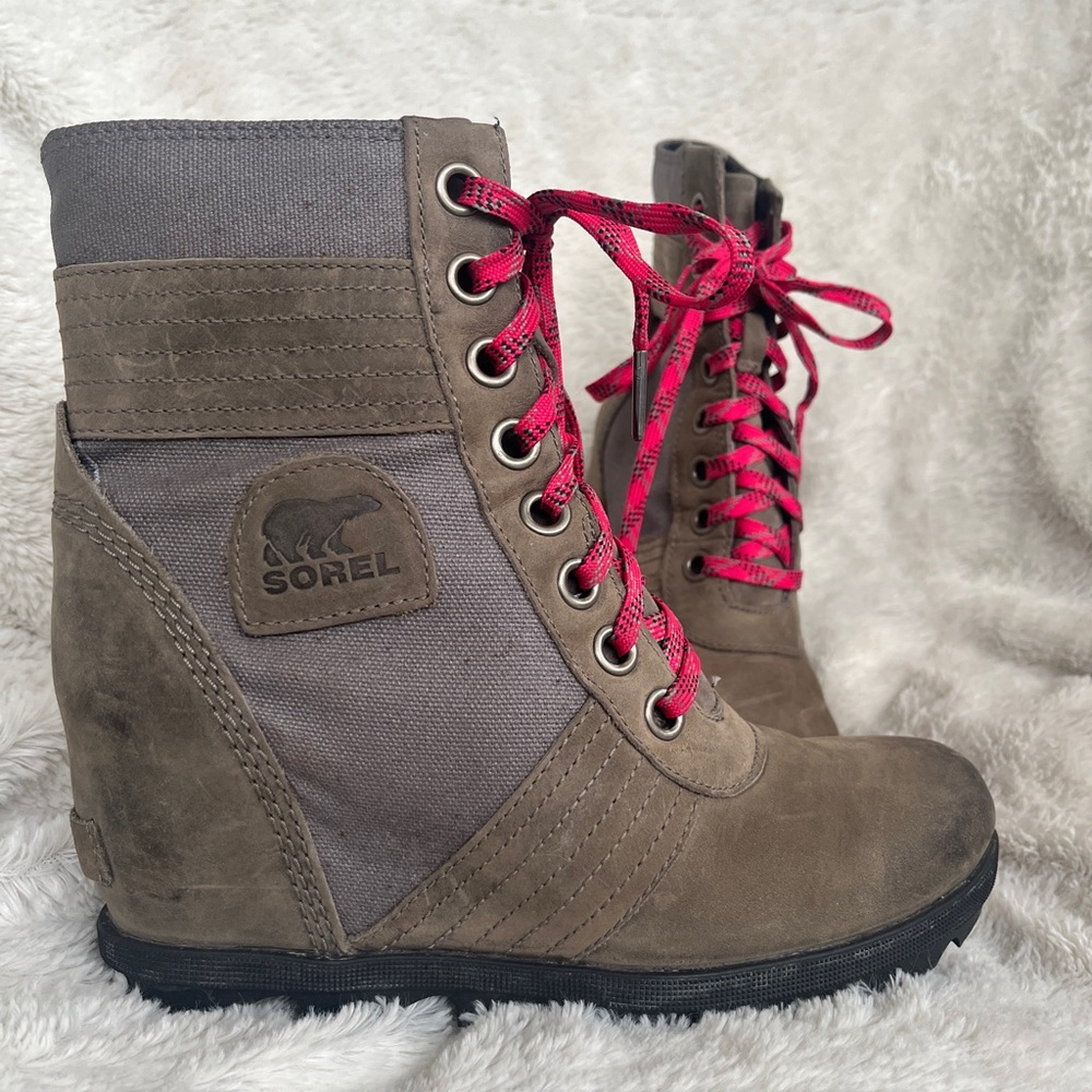 Sorel Women's Brown and Gray Lace-Up Lexie Wedge Boots with Pink Laces